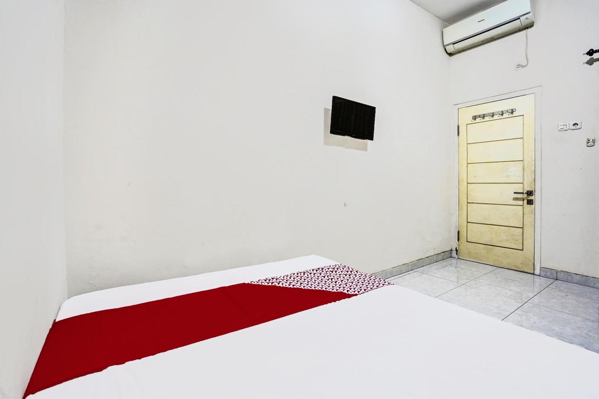 Oyo Life 92190 Arya Guest House Тулунгагун Екстериор снимка
